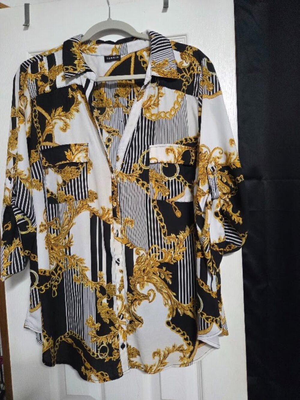 Torrid Baroque Chain Print Button Down Blouse Black Gold White 2X